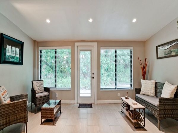 Bradenton Vacation Condo Close to Beach Sleeps Four Guests.