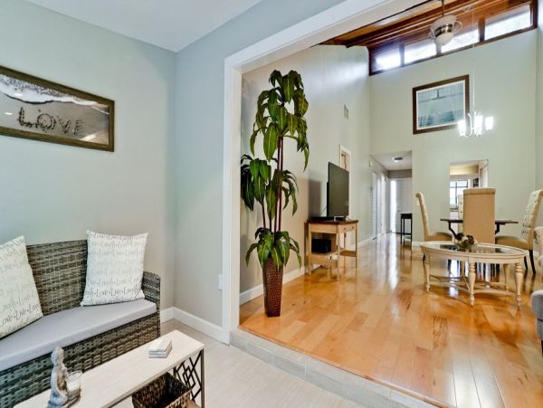 Bradenton Vacation Condo Close to Beach Sleeps Four Guests.