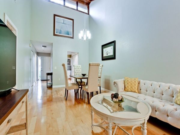Bradenton Vacation Condo Close to Beach Sleeps Four Guests.