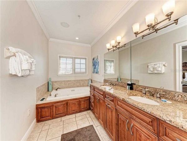 Bradenton Beach Townhome Across From Beach Bay View