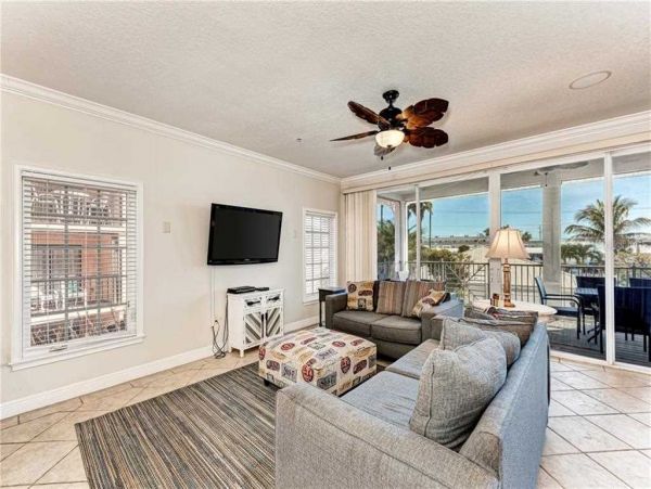 Bradenton Beach Townhome Across From Beach Bay View