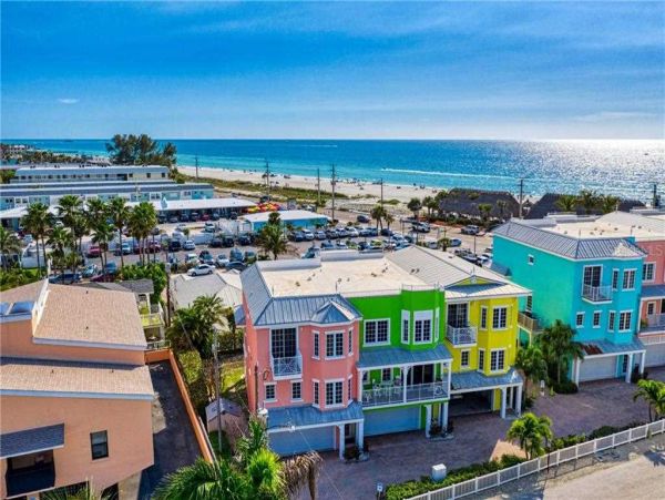 Bradenton Beach Townhome Across From Beach Bay View