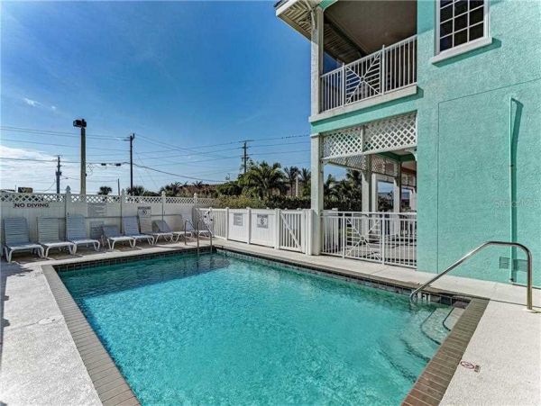 Bradenton Beach Townhome Across From Beach Bay View