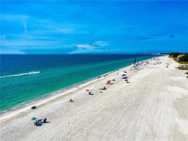 Bradenton Beach Townhome Across From Beach Bay View