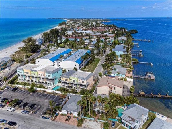 Bradenton Beach Townhome Across From Beach Bay View