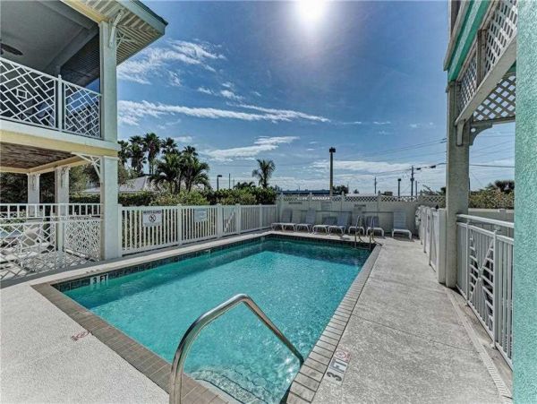 Bradenton Beach Townhome Across From Beach Bay View