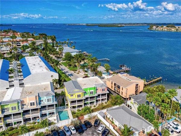 Bradenton Beach Townhome Across From Beach Bay View
