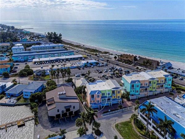 Bradenton Beach Townhome Across From Beach Bay View