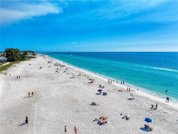 Bradenton Beach Townhome Across From Beach Bay View