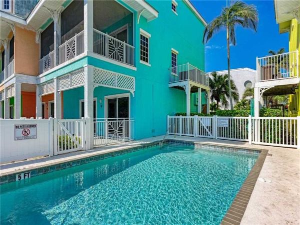 Bradenton Beach Townhome Across From Beach Bay View
