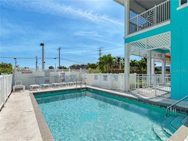 Bradenton Beach Townhome Across From Beach Bay View
