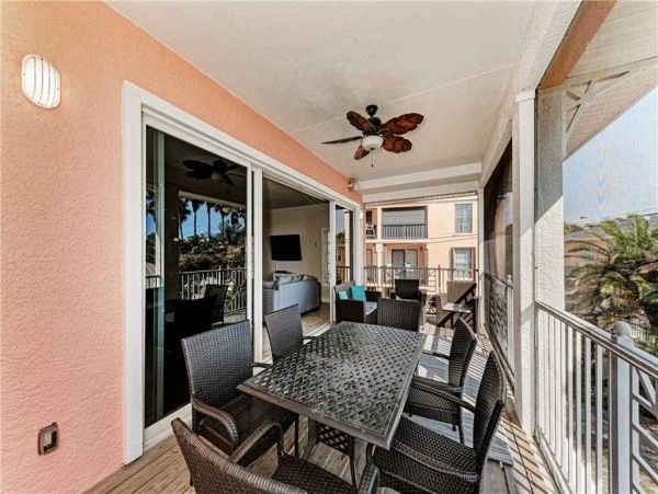 Bradenton Beach Townhome Across From Beach Bay View