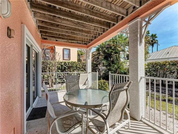 Bradenton Beach Townhome Across From Beach Bay View