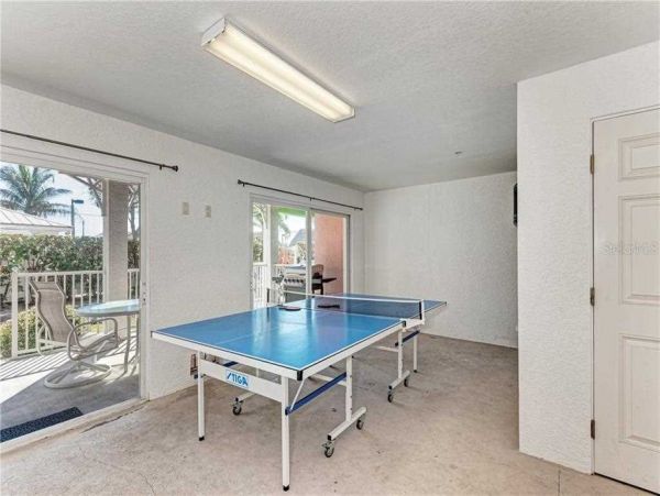 Bradenton Beach Townhome Across From Beach Bay View