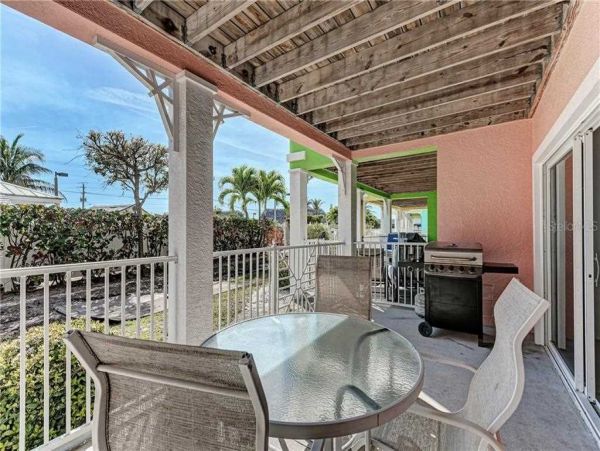 Bradenton Beach Townhome Across From Beach Bay View