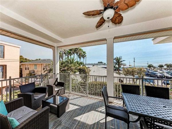 Bradenton Beach Townhome Across From Beach Bay View