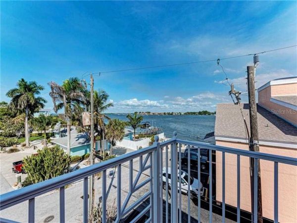 Bradenton Beach Townhome Across From Beach Bay View