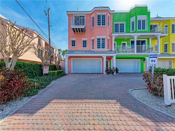 Bradenton Beach Townhome Across From Beach Bay View