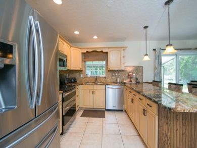 A lovely Bradenton Rental Short Drive to Anna Maria Beaches.