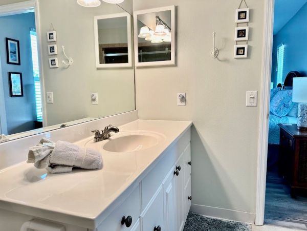 Two Bedrooms Vacation Condo in Holmes Beach