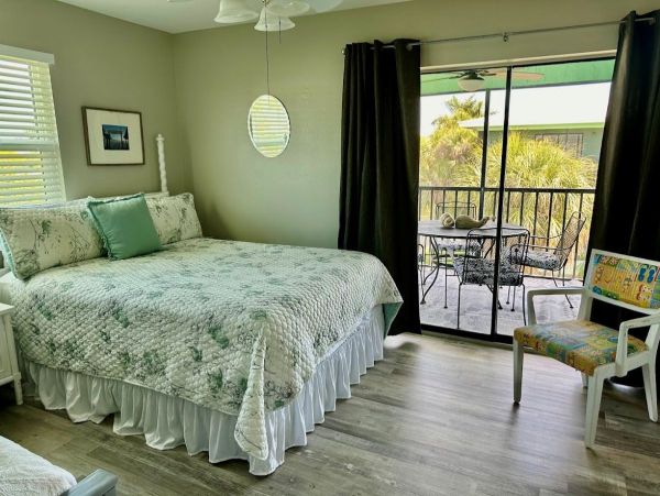 Two Bedrooms Vacation Condo in Holmes Beach