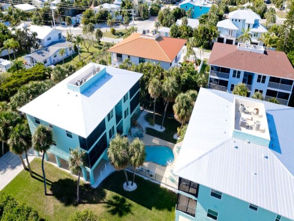 Two Bedrooms Vacation Condo in Holmes Beach