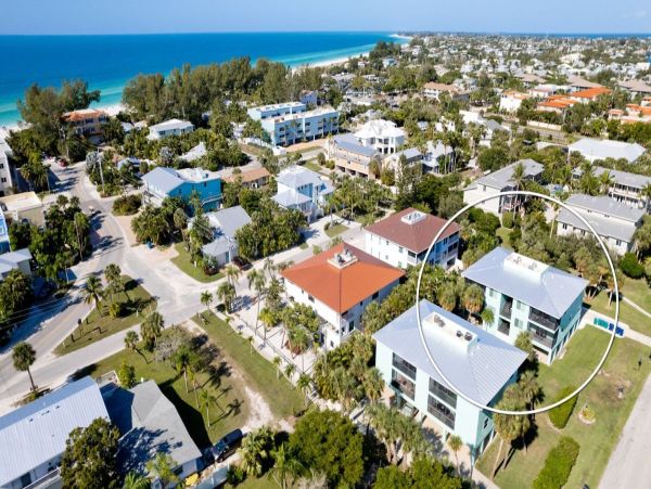 Two Bedrooms Vacation Condo in Holmes Beach