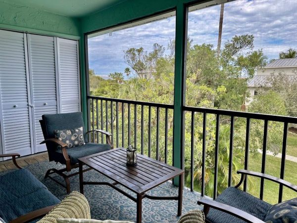 Two Bedrooms Vacation Condo in Holmes Beach
