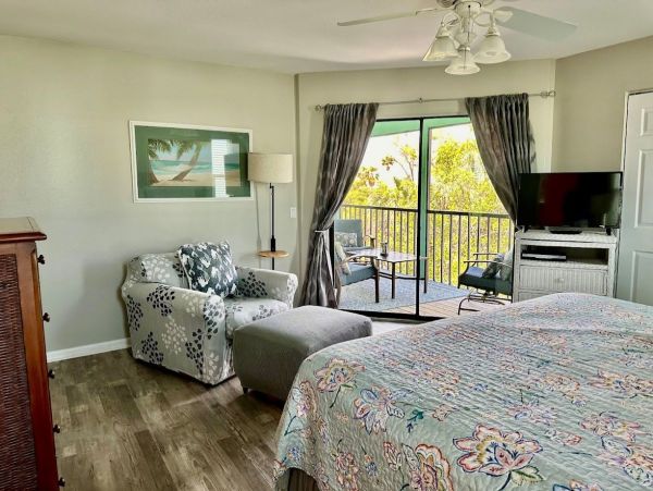 Two Bedrooms Vacation Condo in Holmes Beach