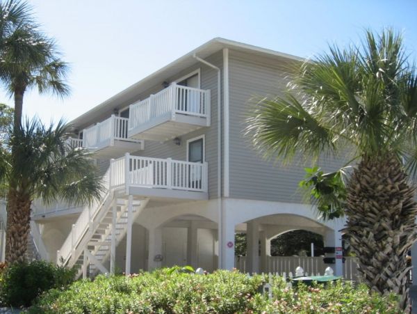 Two Bedroom Condo in Holmes Beach Sleeps Four Guests