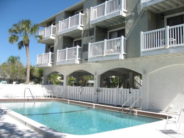 Two Bedroom Condo in Holmes Beach Sleeps Four Guests