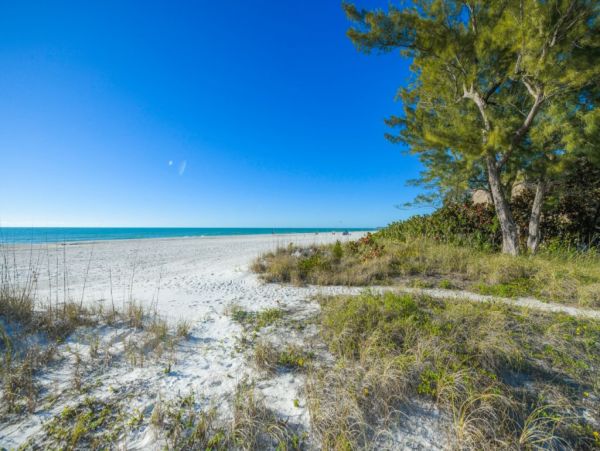 Gulf Front Two Bedroom Vacation Villa in Bradenton Beach