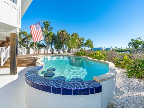 Placida 4 Bedroom Home Great Location for Boaters!