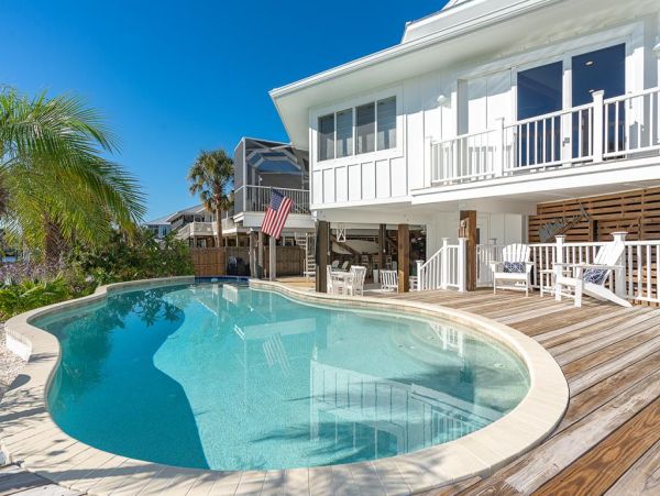 Placida 4 Bedroom Home Great Location for Boaters!