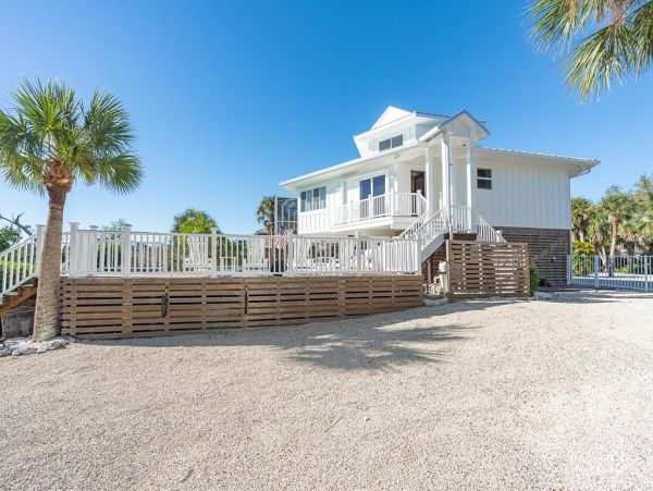Placida 4 Bedroom Home Great Location for Boaters!