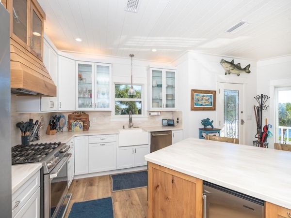 Placida 4 Bedroom Home Great Location for Boaters!
