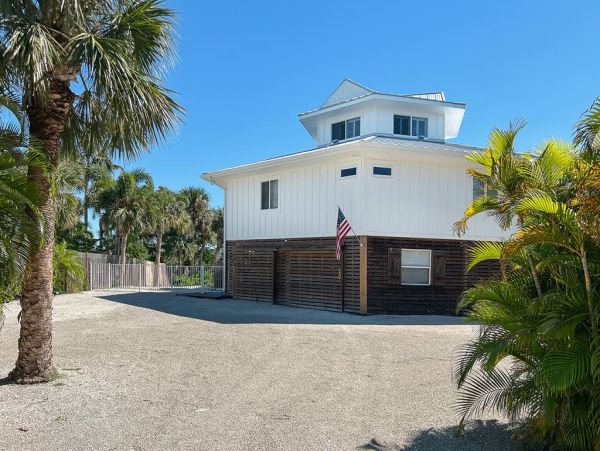 Placida 4 Bedroom Home Great Location for Boaters!