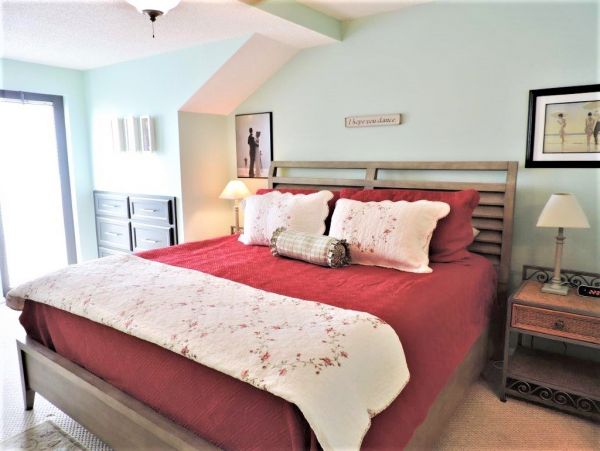 Two Bedroom Vacation Condo Right on the Beach