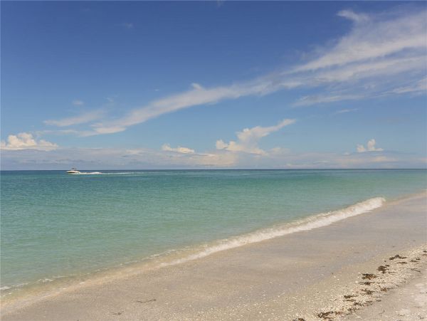 Two Bedroom Vacation Condo Right on the Beach