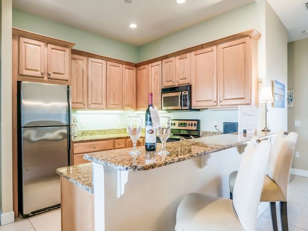 Beautiful 2 Bedroom 2 Bath Plus Den Condo in Bradenton Beach