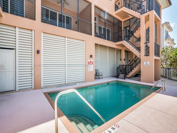 Beautiful 2 Bedroom 2 Bath Plus Den Condo in Bradenton Beach