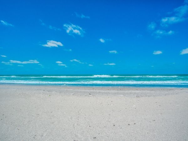 Beautiful 2 Bedroom 2 Bath Plus Den Condo in Bradenton Beach