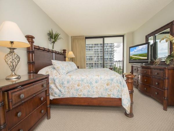 Beautiful Vacation Condo in Marco Island Steps from Beach