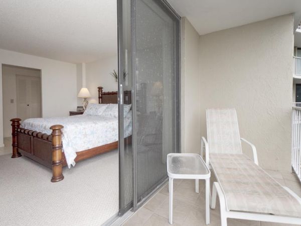 Beautiful Vacation Condo in Marco Island Steps from Beach