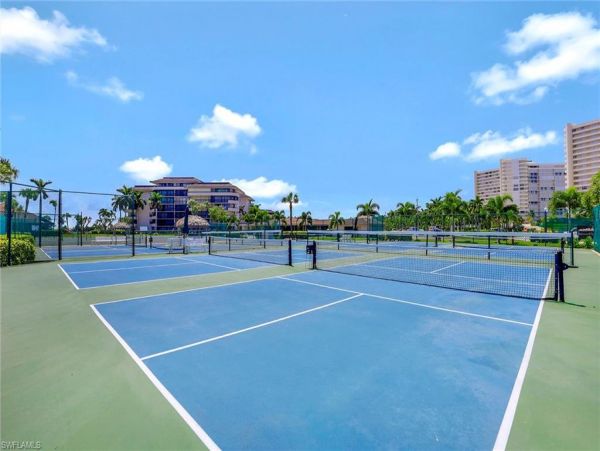 Beautiful Vacation Condo in Marco Island Steps from Beach