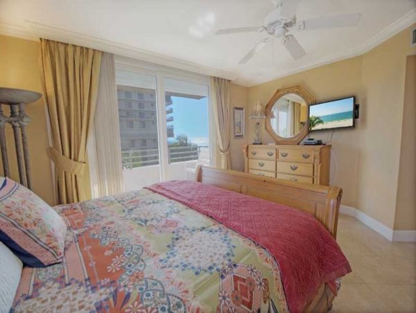 Marco Island Beachfront 3 Bedroom Condo Sleeps 7 Guests