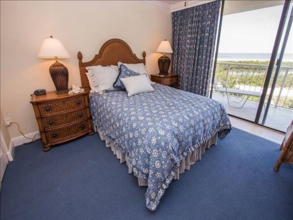 MARCO ISLAND 2 BEDROOM CONDO WITH VIEW