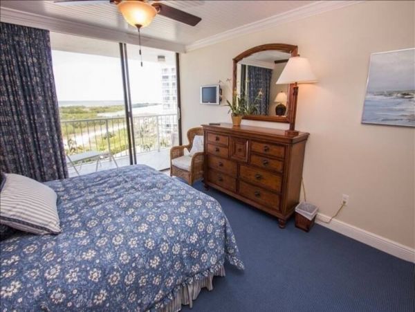 MARCO ISLAND 2 BEDROOM CONDO WITH VIEW