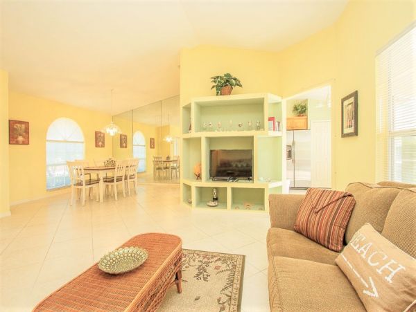 Walk to Beach Marco Island Vacation Home Three Bedrooms
