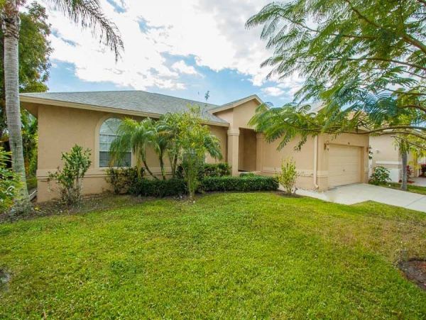 Walk to Beach Marco Island Vacation Home Three Bedrooms